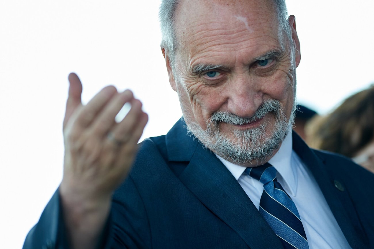 Macierewicz wraca do katastrofy smoleńskiej. Chce nowych prokuratorów