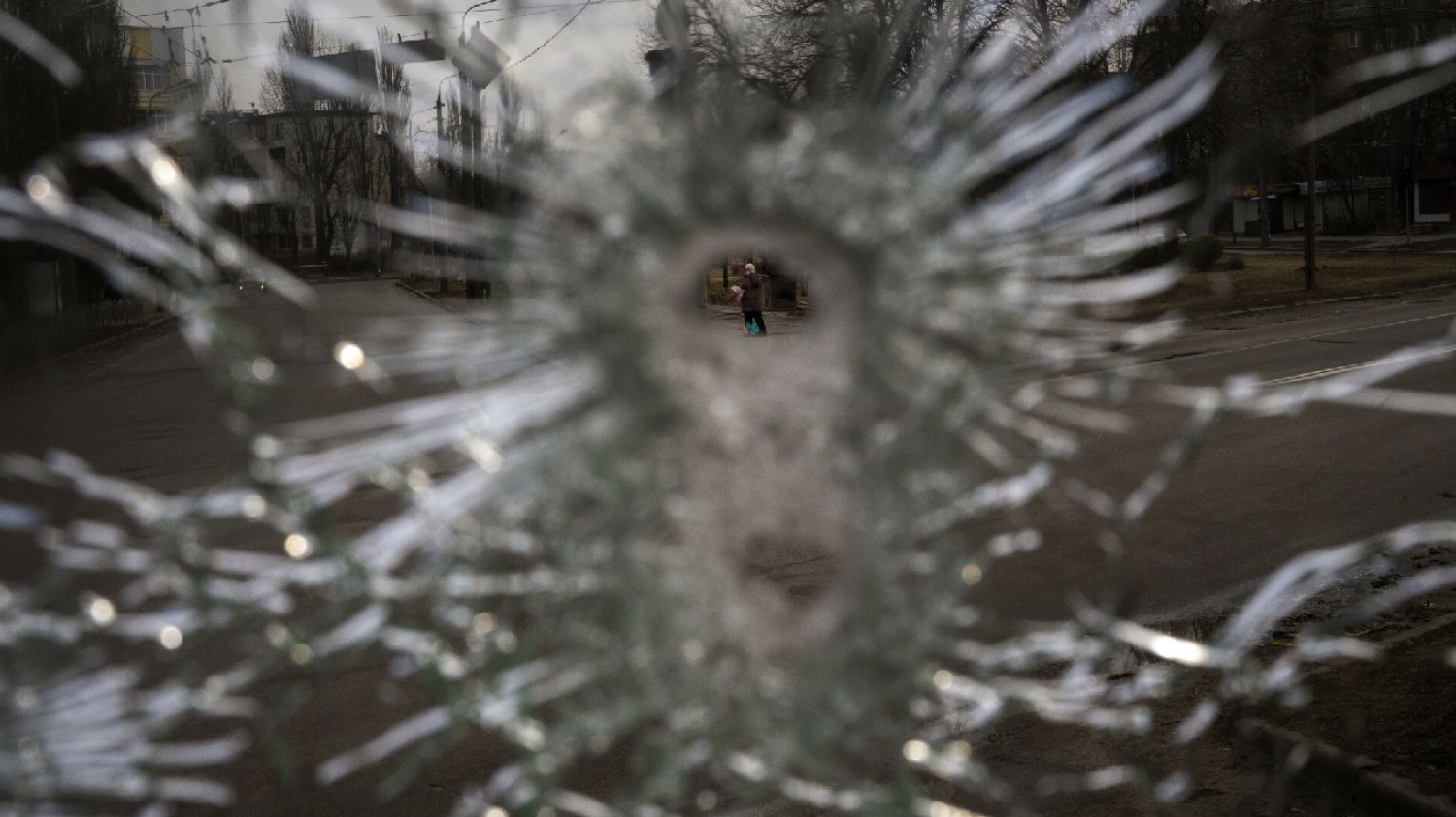Podjechał i ostrzelał dom rodziny 8-letniego Kamila. Policja pilnie eskortowała Anetę i Wojtka J.