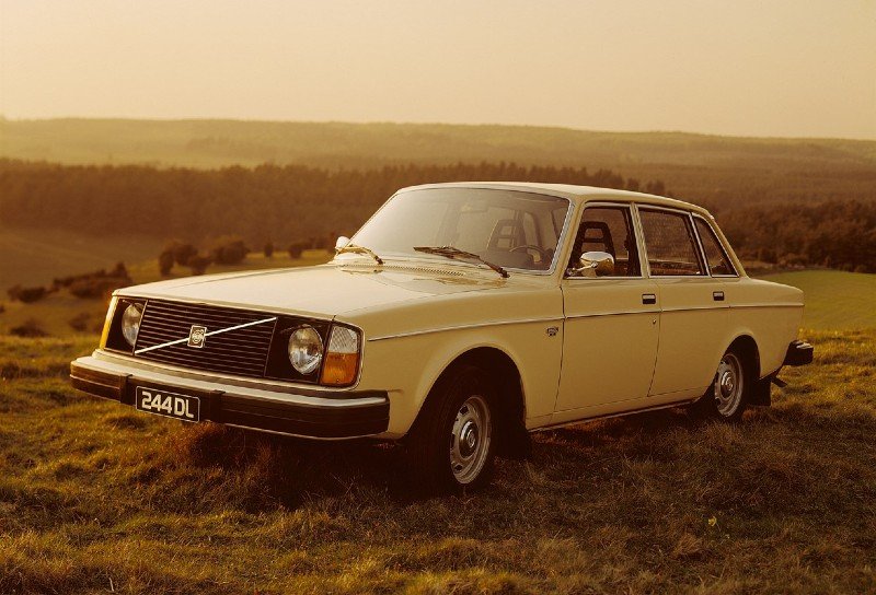 W 1976 roku Volvo, szwedzki producent samochodów, zaprezentował światu sondę lambda, zaprojektowany przez Stephena Wallmana wynalazek, który znacząco ograniczył emisję spalin. Pierwszym modelem z tym urządzeniem był Volvo 244