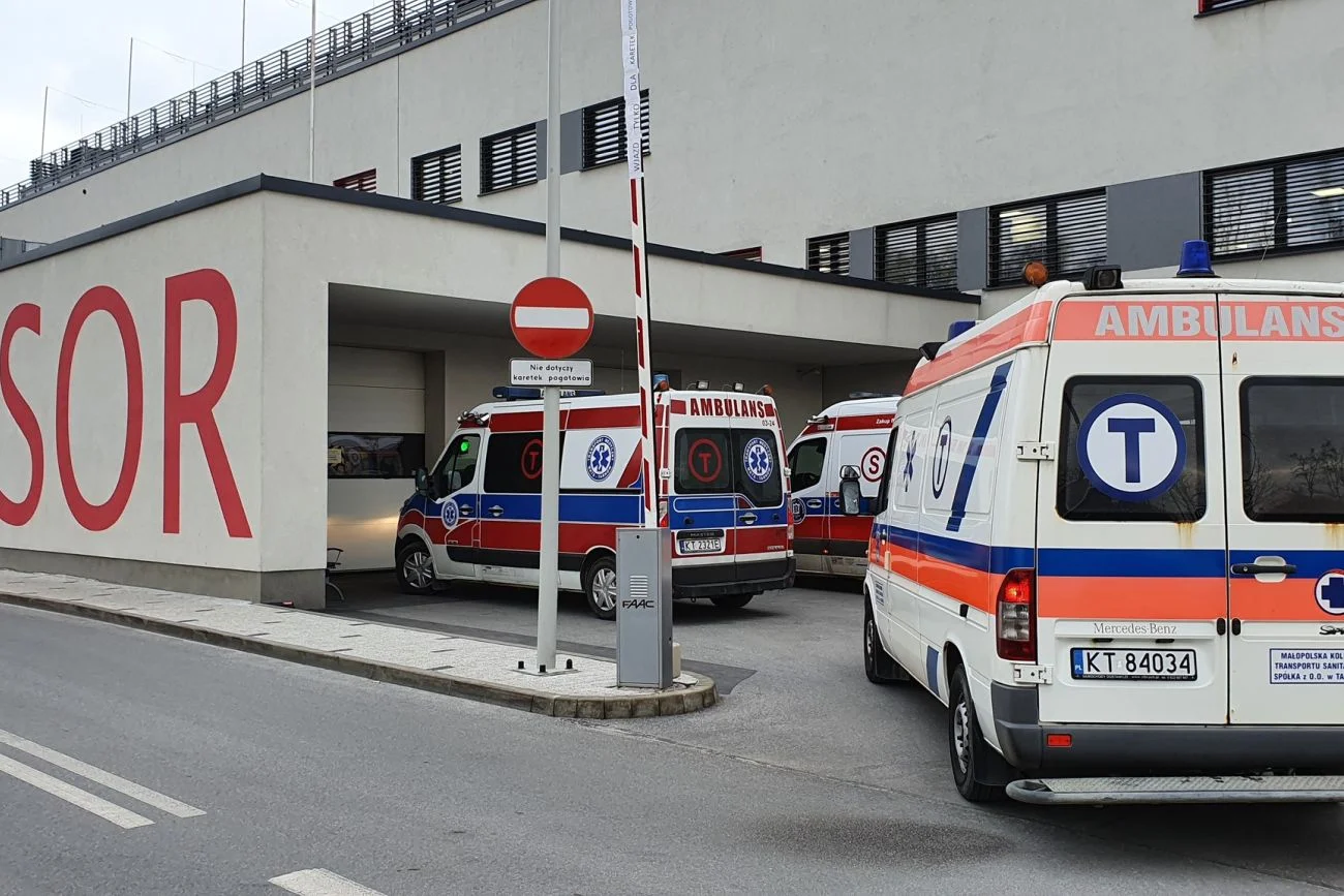 Nowe informacje po ataku nożownika w szpitalu w Krakowie. Zaatakowany lekarz nie żyje