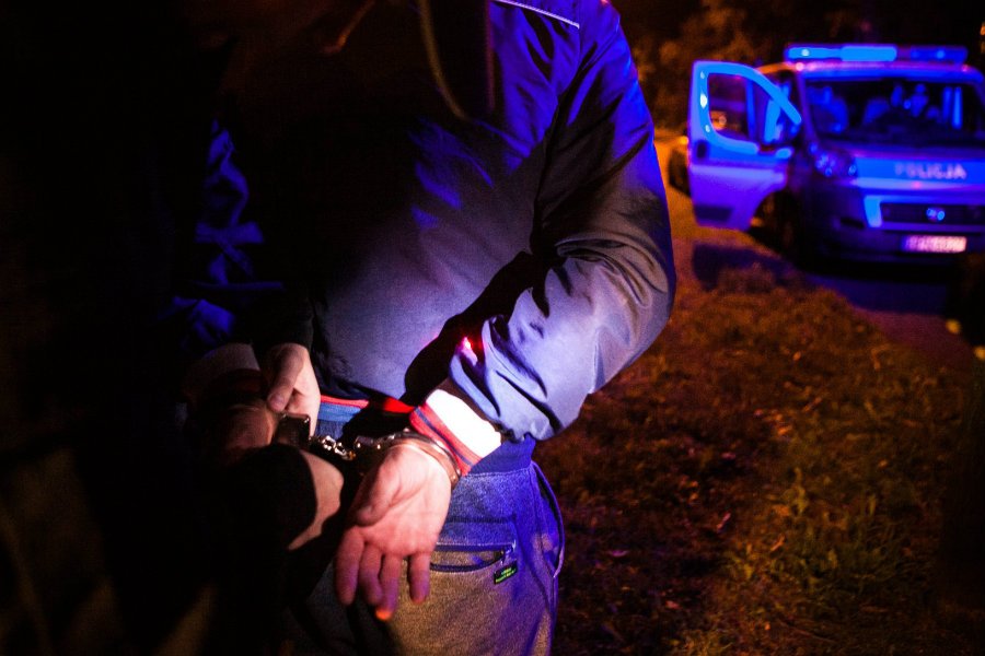 24-latek z Rumi wypchnął babcię przez okno.