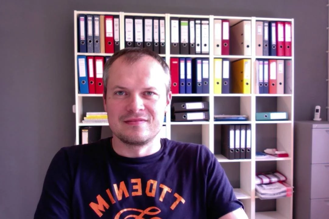 Radosław Popiela - prowadzi agencję nieruchomości, w które sprzedaje mieszkania i domy na terenie Niemiec.