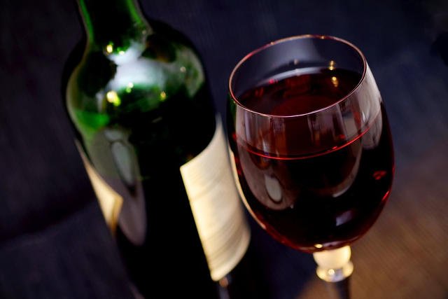 Jurorzy największego winiarskiego konkursu wybrali zwycięzcę - trunek za niecałe 5 funtów.