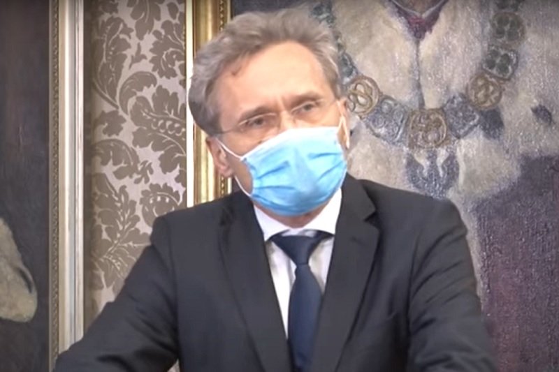 CM WUM może dostać karę finansową w związku z aferą wokół szczepień poza kolejnością.