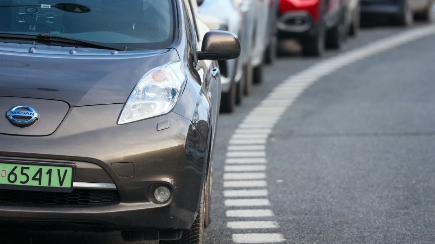 Ruszył nowy program. Polacy mogą dostać nawet 40 tys. zł do aut, oto warunki. Ruszył program "NaszEauto". Jakie są warunki i jaką kwotę można otrzymać?