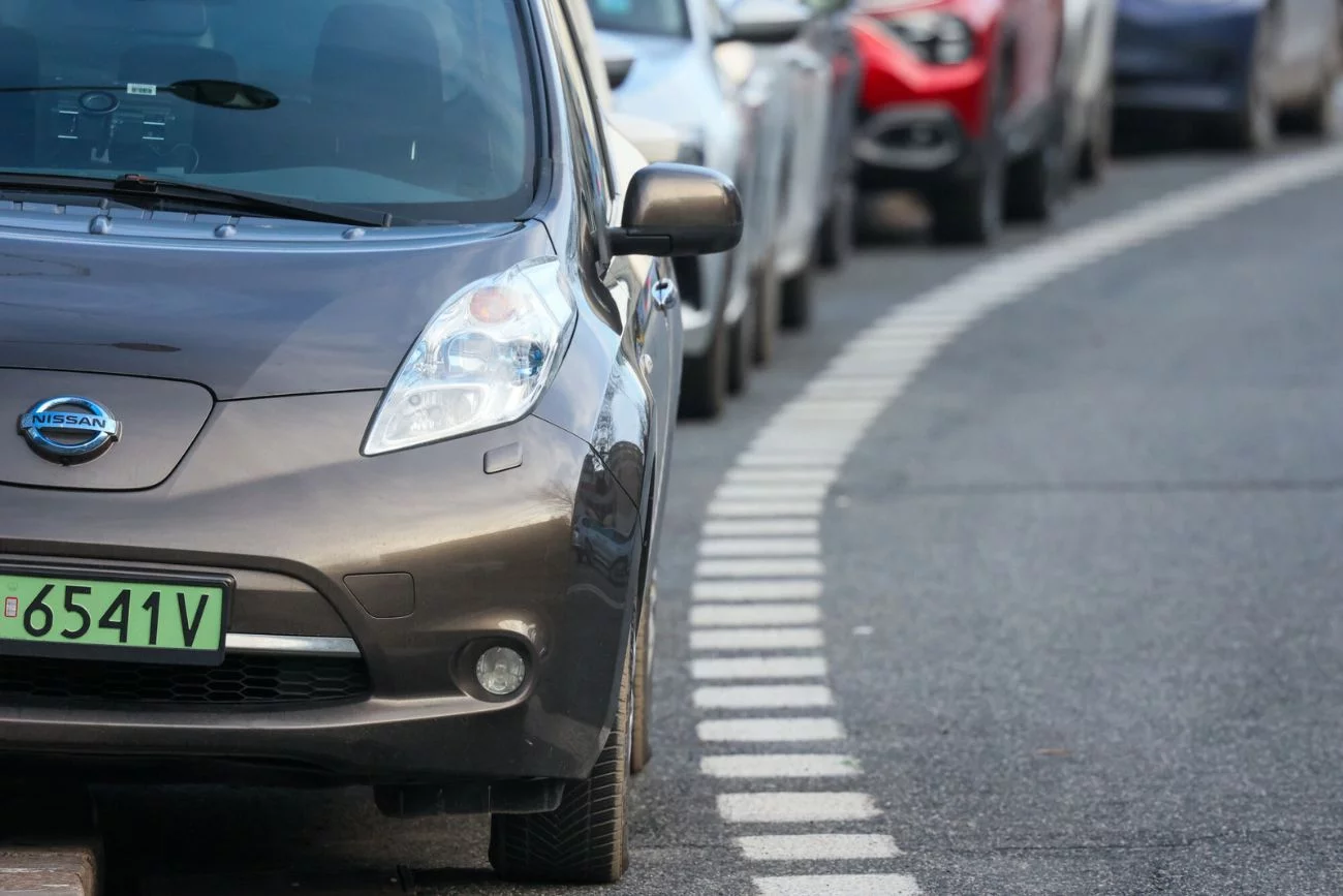 Ruszył nowy program. Polacy mogą dostać nawet 40 tys. zł do aut, oto warunki. Ruszył program "NaszEauto". Jakie są warunki i jaką kwotę można otrzymać?