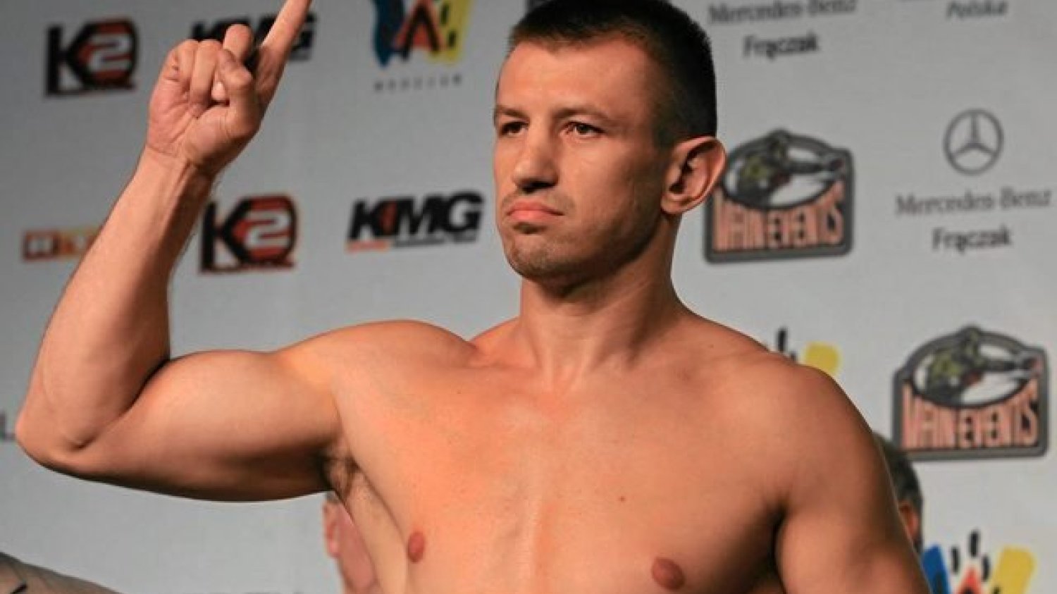 Adamek przyznaje się do jazdy pod wpływem alkoholu i wyroku w USA, ale nadal może startować w wyborach.