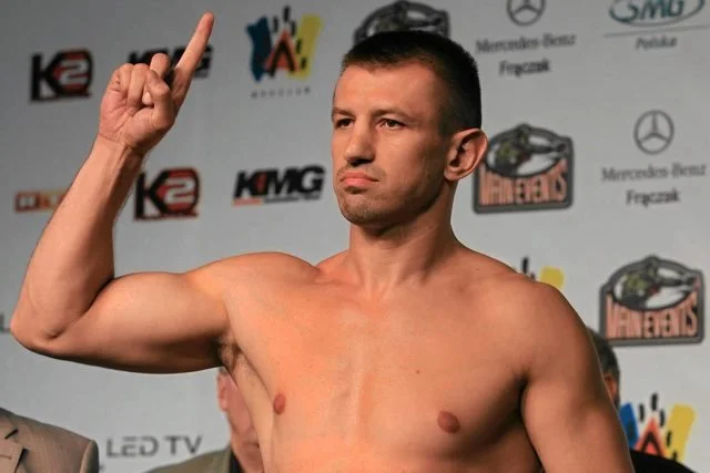 Adamek przyznaje się do jazdy pod wpływem alkoholu i wyroku w USA, ale nadal może startować w wyborach.