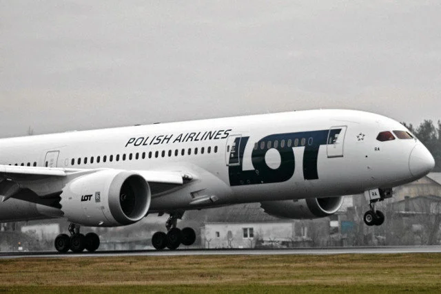 LOT wprowadził zasadę stałej obecności dwóch pilotów w kokpicie.