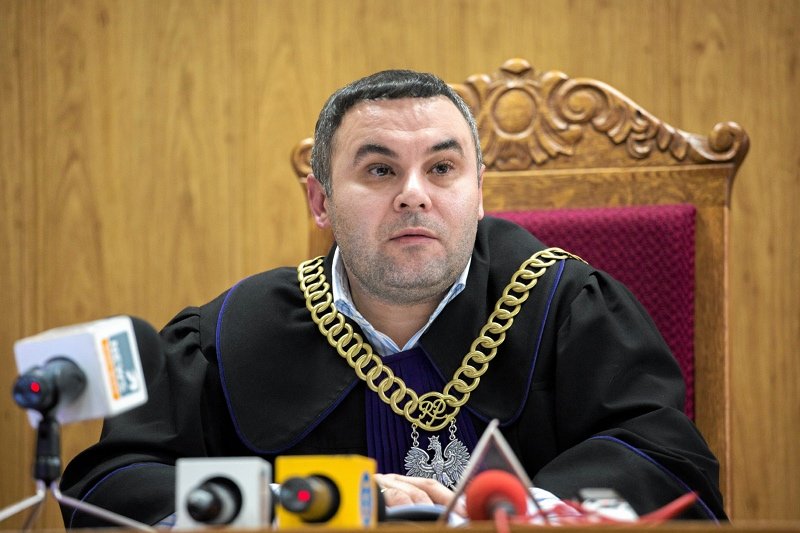 Sędzia Marek Krysztofiuk podczas ogłoszenia wyroku dla uczestnika Marszu Niepodległości Mariusza Z. - oskarżonego o znieważenie policjanta w trakcie zamieszek 11 listopada 2013.