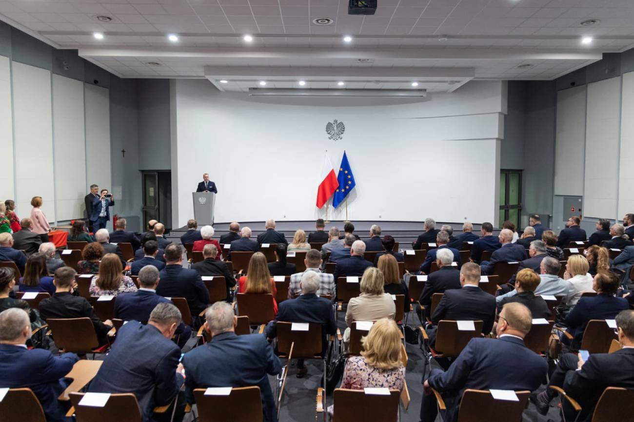 W urzędzie przewieszono krzyż. PiS doprowadziło do awantury