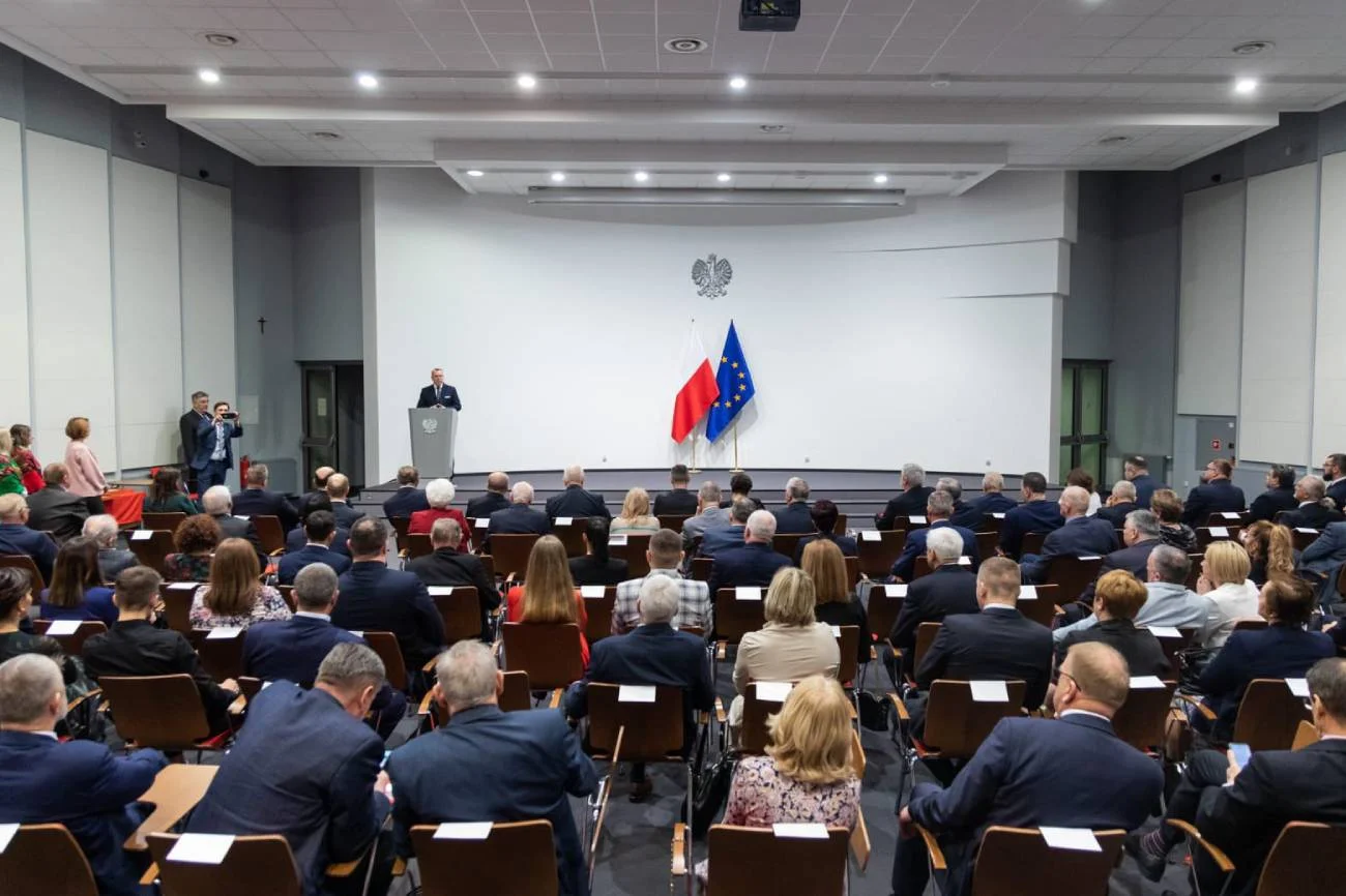 W urzędzie przewieszono krzyż. PiS doprowadziło do awantury
