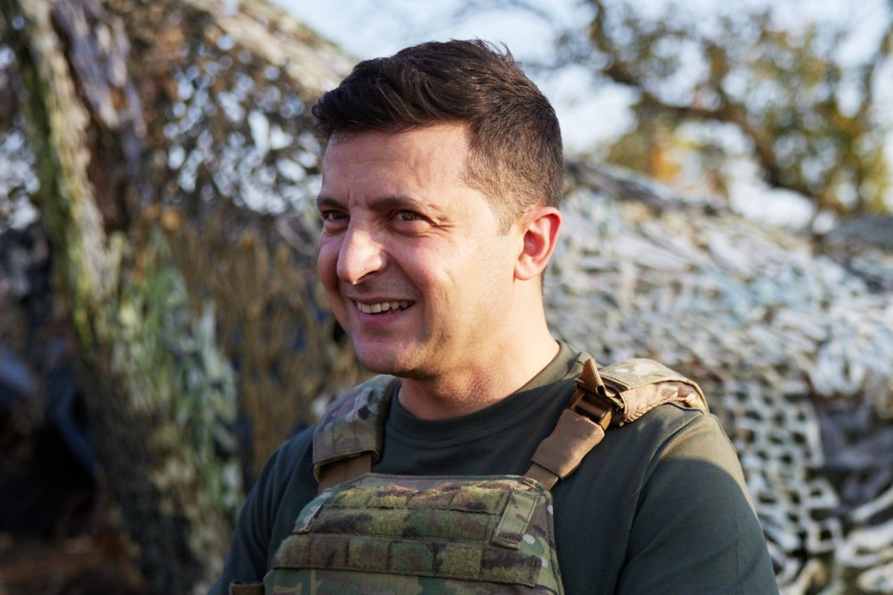 Jak Wołodymyr Zełenski wyglądał w młodości? Porównują go do lidera Måneskin