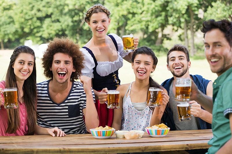 Agenci wywiadu z całego świata dostają od Niemców vouchery na piwo na Oktoberfest.