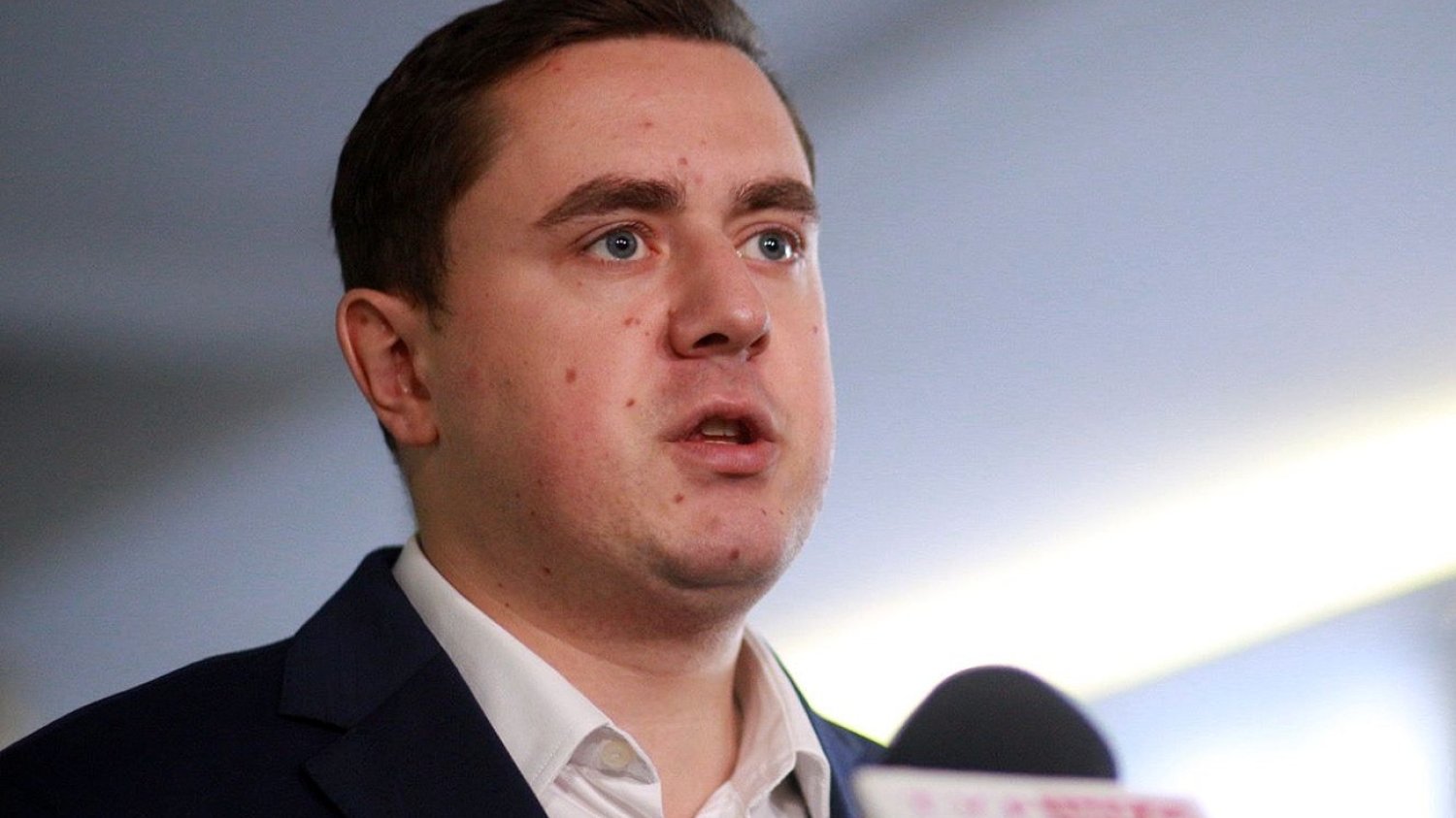 Koalicja z PiS? Rzecznik PSL Miłosz Motyka tłumaczy ujawniony e-mail Mateusza Morawieckiego. Rzecznik PSL Miłosz Motyka
