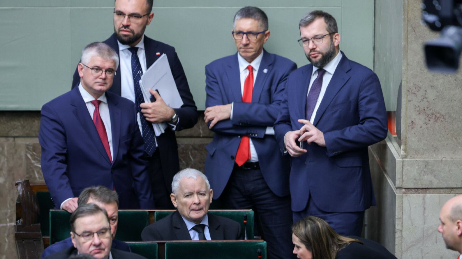 sondaż PiS PO Konfederacja Jarosław Kaczyński i politycy PiS w Sejmie