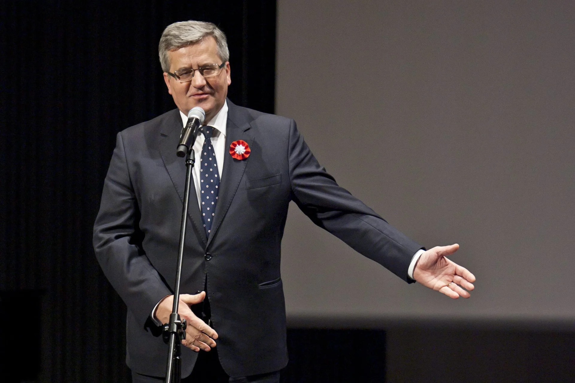 Prezydent Bronisław Komorowski podczas Forum "Duża Rodzina - dobre praktyki w samorządzie" w bydgoskiej Akademii Muzycznej