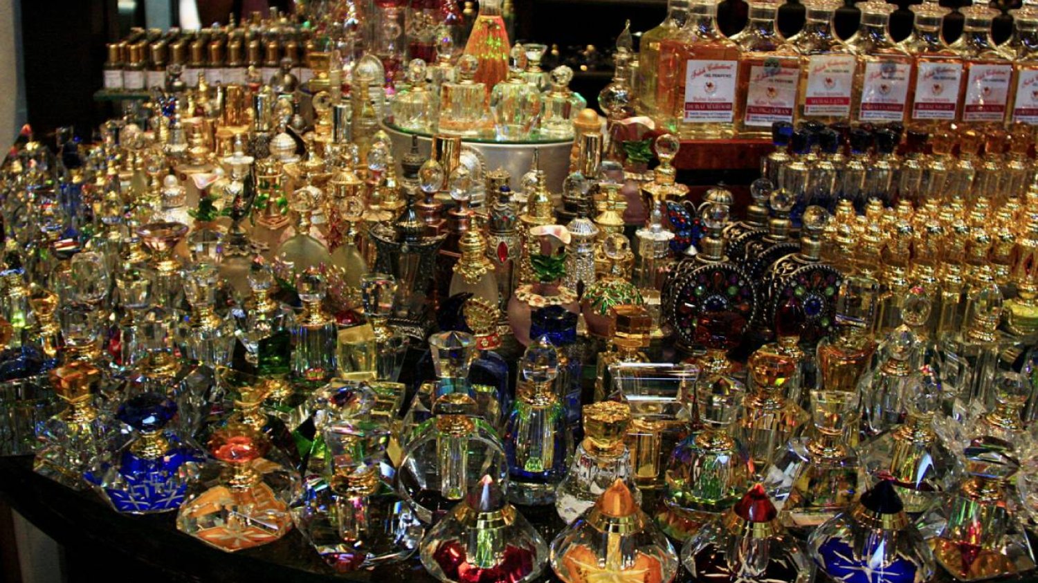 Arabskie perfumy trwałe ranking. Kupicie w Hebe i Rossmannie Arabskie perfumy trwałe ranking. Kupicie w Hebe i Rossmannie