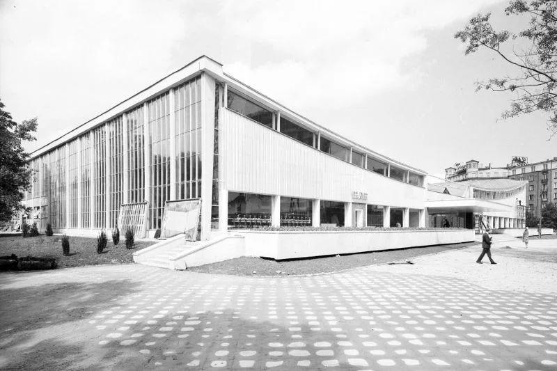 Nowatorska konstrukcja Supersamu była jednym z najlepszych dzieł architektonicznych polskiego modernizmu.