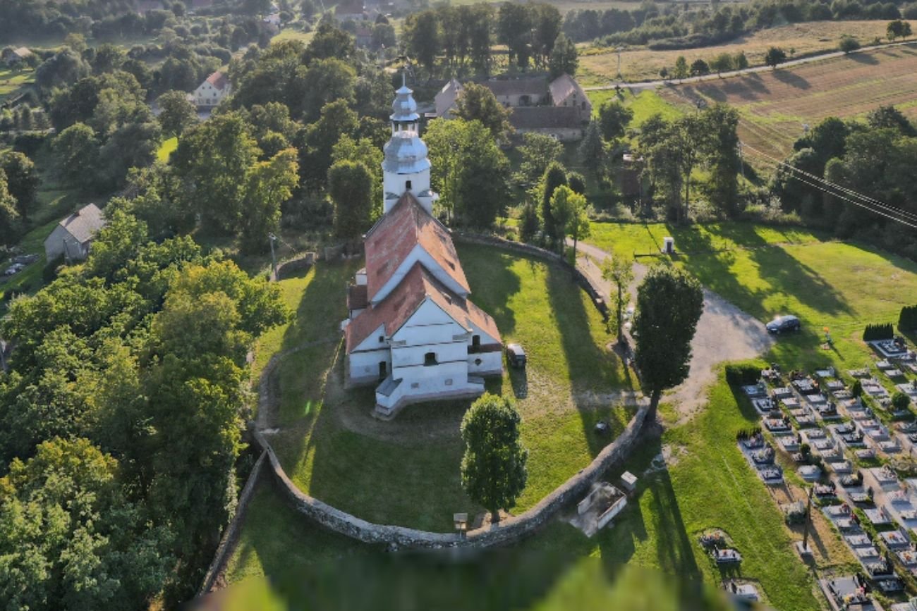 Kościół parafialny w Pomocne.