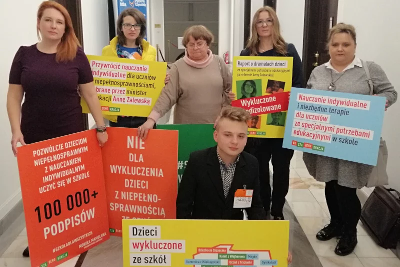 Joanna Żyłka razem z innymi rodzicami protestowała przeciwko "wypychaniu" niepełnosprawnych dzieci ze szkół.