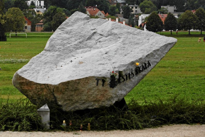 Tak wyglądała Papieska Skała przed dewastacją. Zdjęcie z 2011 roku.