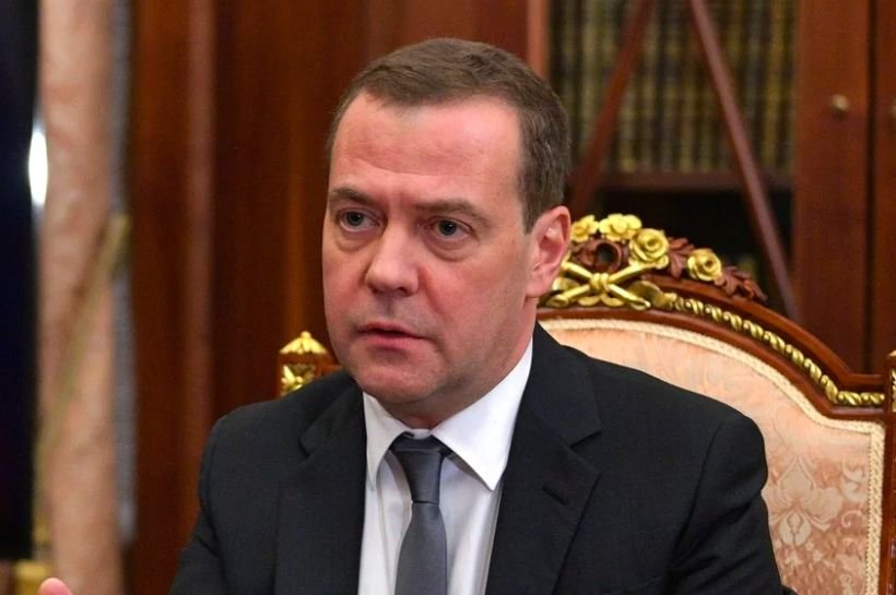 Dmitrij Miedwiediew grozi "atomową apokalipsą".