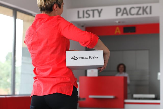 Poczta Polska klientom zajmującym się eCommerce oferuje nie tylko szybkie doręczenie paczek klientom, ale także całą gamę dodatkowych usług.