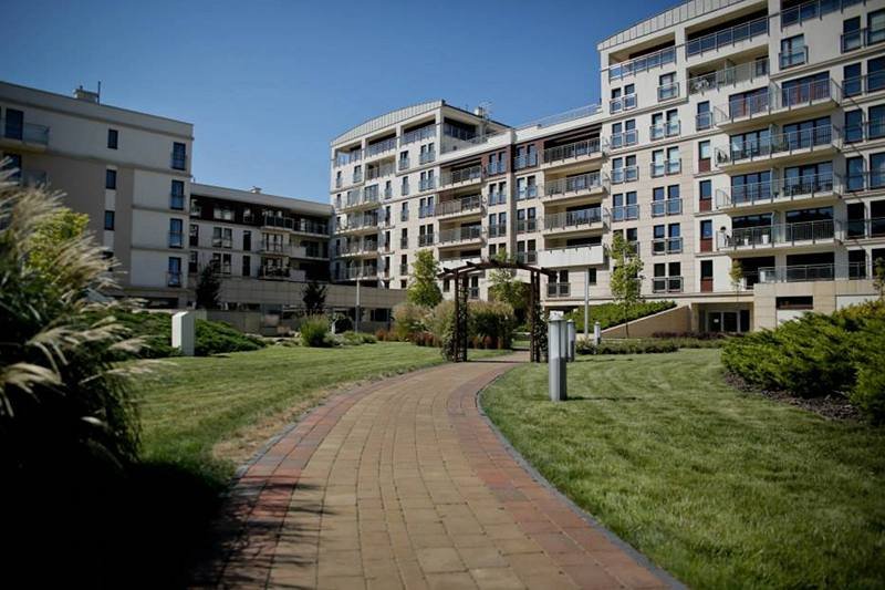 Garaż gratis? Banał. Deweloper odprowadzi twoje dziecko do przedszkola, a nawet kupi auto, by sprzedać mieszkanie