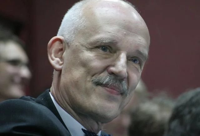 Lider Kongresu Nowej Prawicy kontrowersyjnymi wypowiedziami ponownie zwraca na siebie uwagę.
