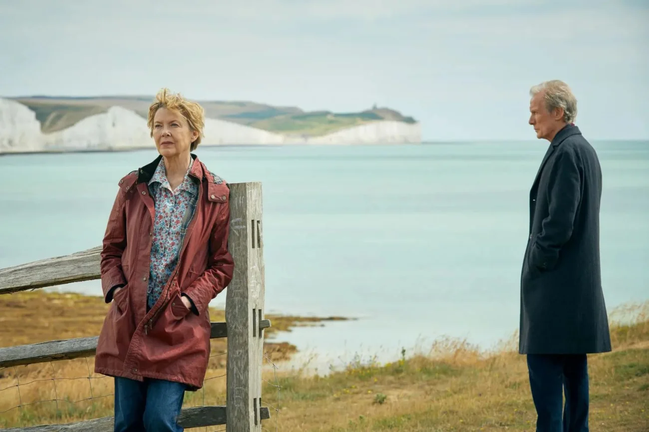 Annette Bening i Bill Nighy w filmie "Co przyniesie jutro".