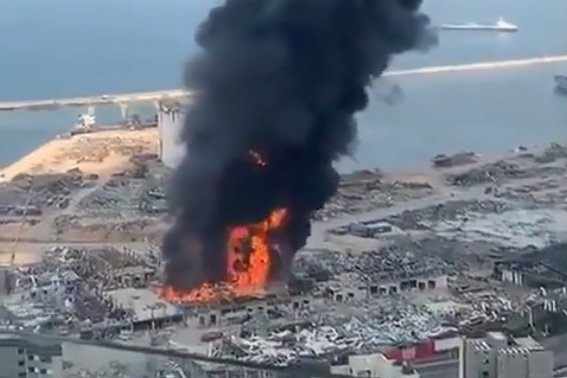 Pożar w porcie w Bejrucie. Ludzie w panice wybiegli na ulice.