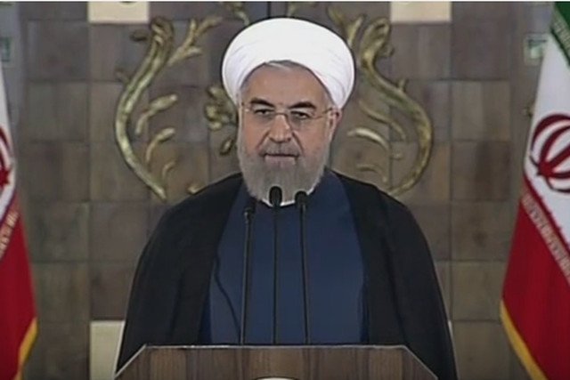 Tłumy Irańczyków skandujące „śmierć Ameryce”. Prezydent Iranu: „Nie bierzcie tego do siebie”