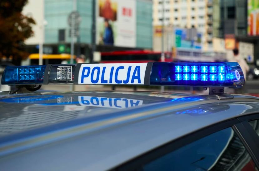 Pracownik ochrony drogerii został dźgnięty nożem.