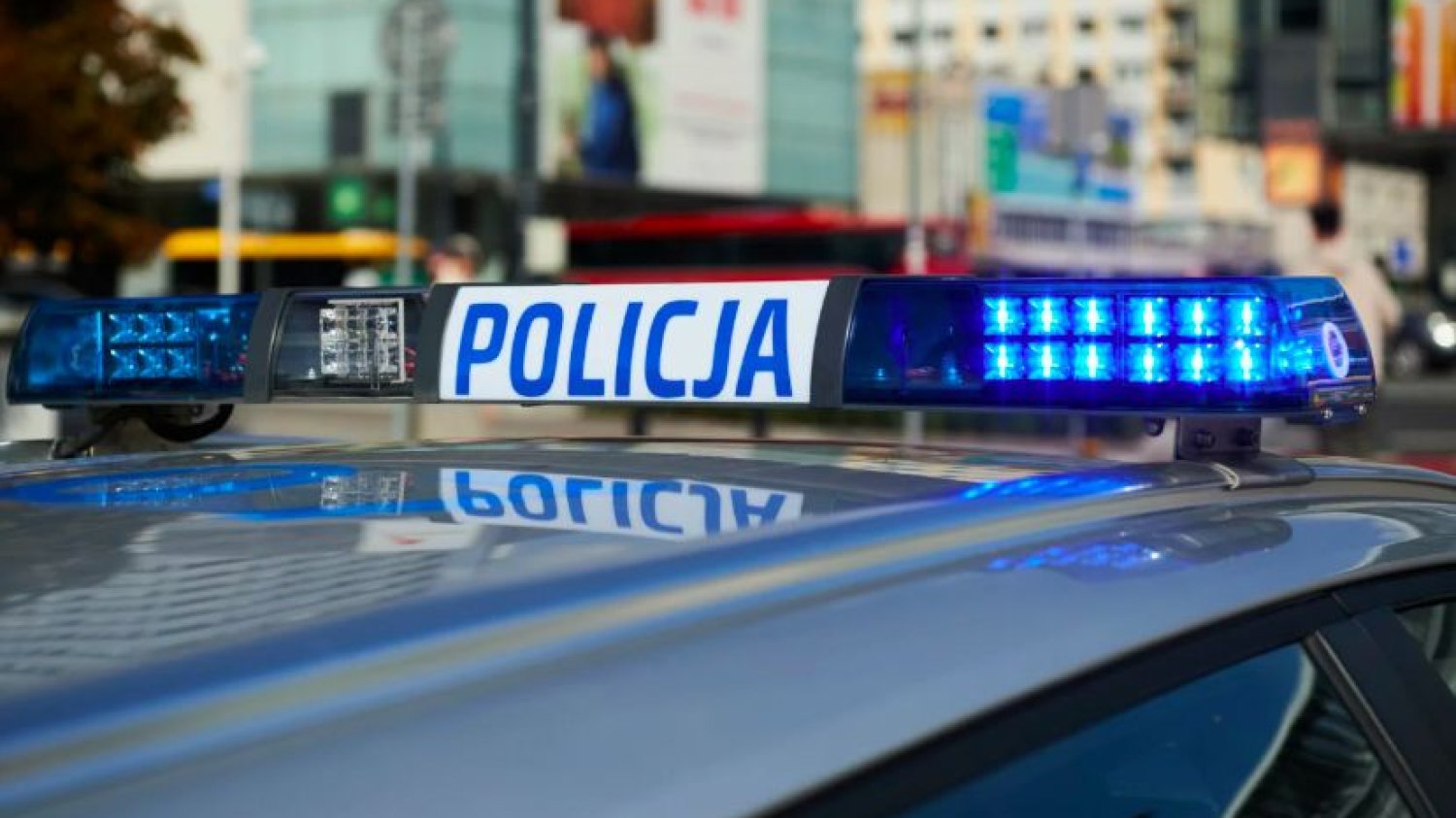 Pracownik ochrony drogerii został dźgnięty nożem.