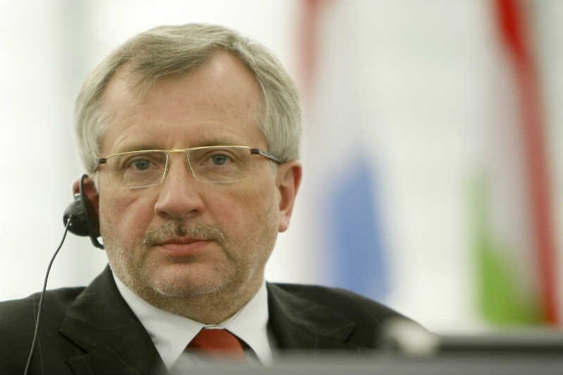 Marek Siwiec krytykuje Andrzeja Dudę za brak współpracy z Ewą Kopacz po zamachach w Paryżu.