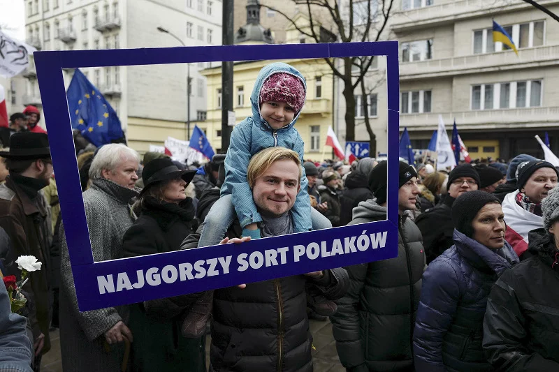 Demonstracja w obronie Trybunału Konstytucyjnego przed PiS (12.12.2015).