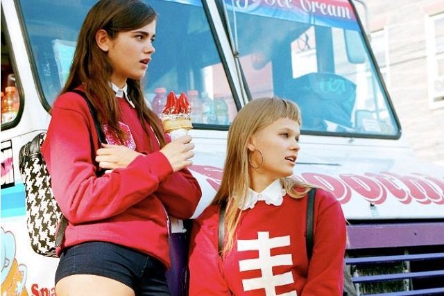 Do szkoły? Tylko w Burberry, z Michaelem Korsem i iPadem.