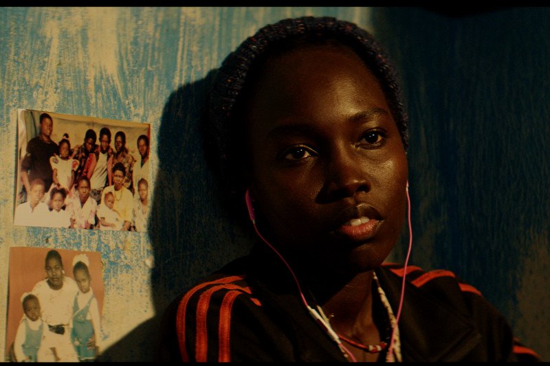 Mari Malek spędziła dzieciństwo w obozie dla uchodźców. Dzisiaj robi karierę jako modelka, aktorka i DJ-ka