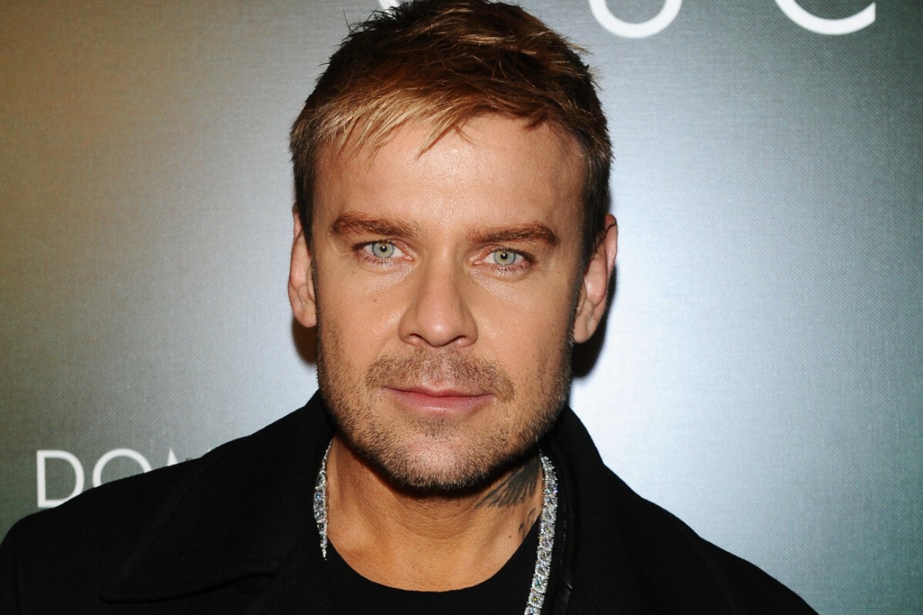 Dawid Woliński wrzucił nagie zdjęcia z plaży. Ma dość pogody w Polsce