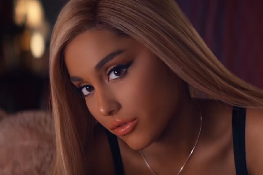 Ariana Grande to dziś jedno z najgłośniejszych nazwisk w popkulturze. A również pozornie jedno z najciekawszych