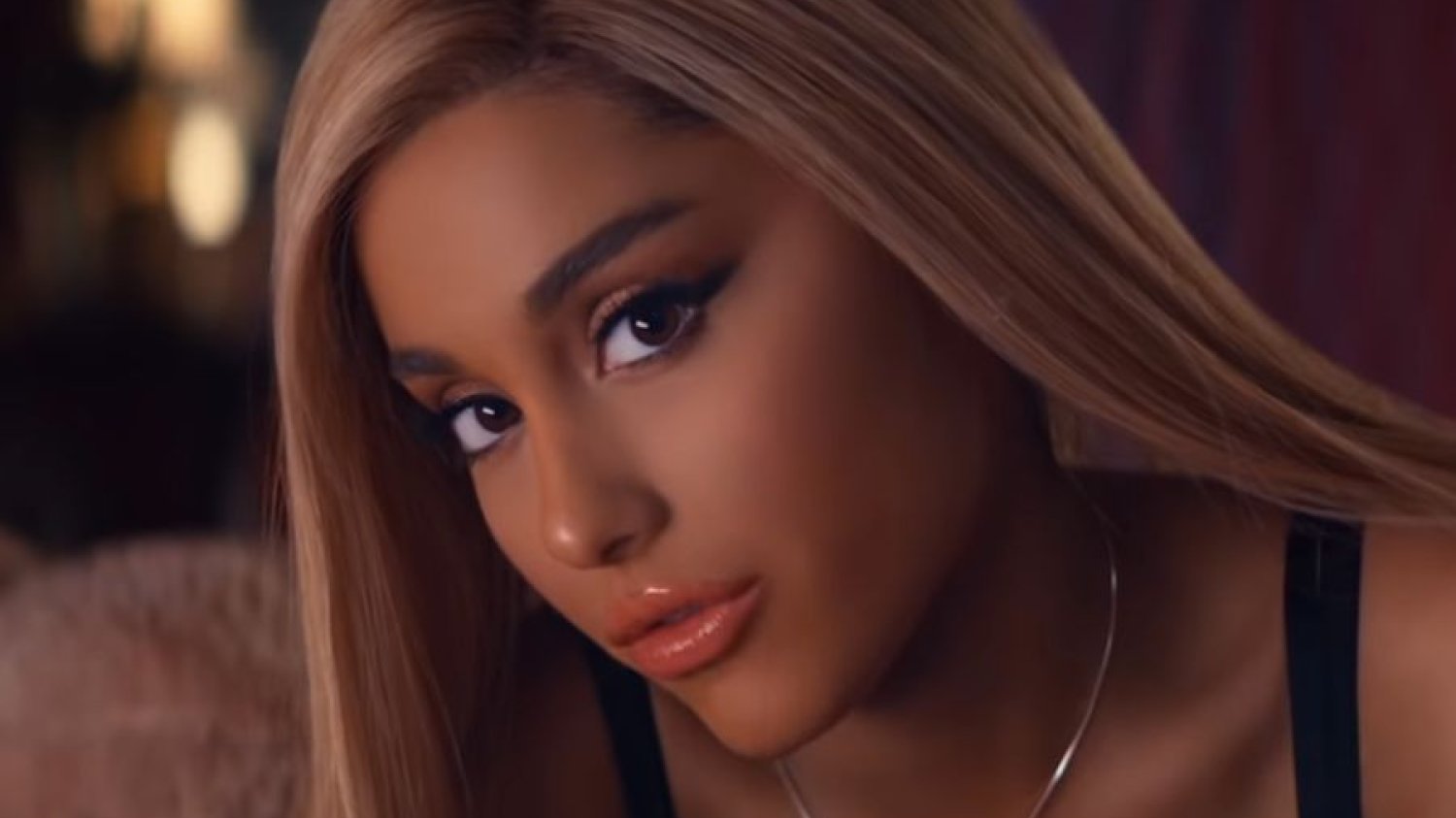 Ariana Grande to dziś jedno z najgłośniejszych nazwisk w popkulturze. A również pozornie jedno z najciekawszych