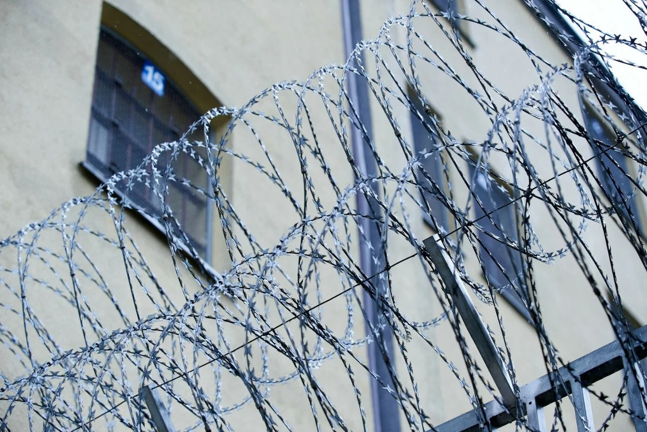 Więzienie. Śmierć 71- latka aresztowanego za współżycie seksualne z 13-latką.