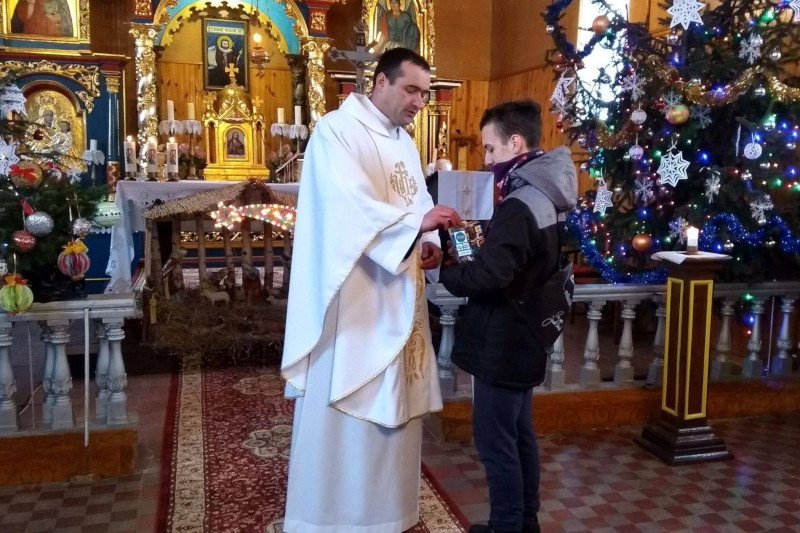 Parafia Polskokatolicka w Żółkiewce, tu wierni zamiast na tacę wrzucali ofiary do puszek.