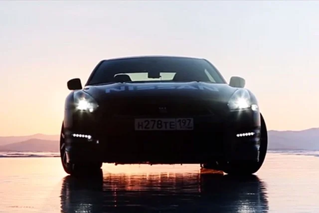 Nissan GT-R rozpędził się po zamarzniętej powierzchni jeziora Bajkał do 294,8 km/h
