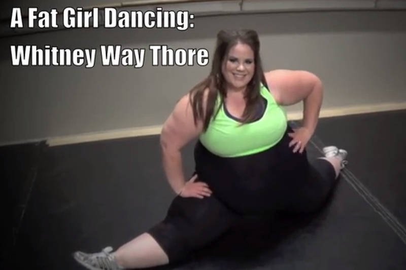 Whitney Thore tańczy i namawia do tego inne dziewczyny, które nie są szczupłe.