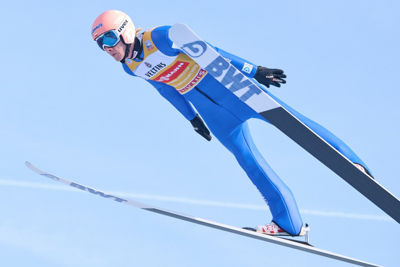 Dawid Kubacki jako jedyny w sobotnich kwalifikacjach przekroczył odległość 140 metrów. To dało zwycięstwo!