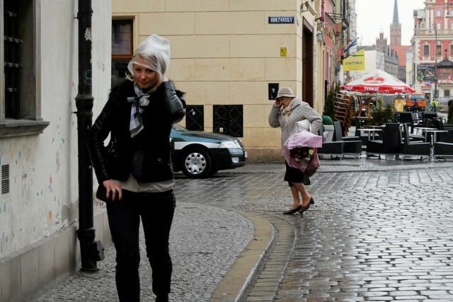 Przed nami gwałtowne zmiany ciśnienia, które nie będą obojętne dla osób wrażliwych na zmiany pogodowe.