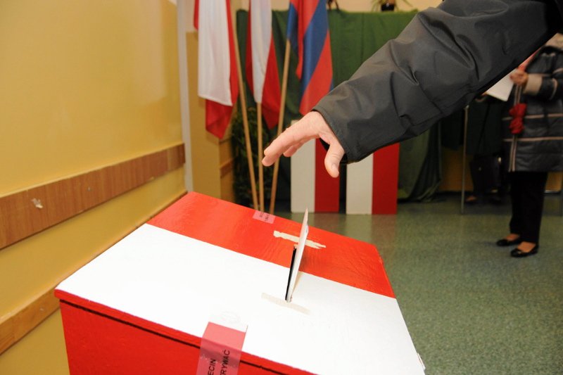 Kandydat popierany przez PiS przegrał z kretesem wybory na burmistrza Kobylina w Wielkopolsce.