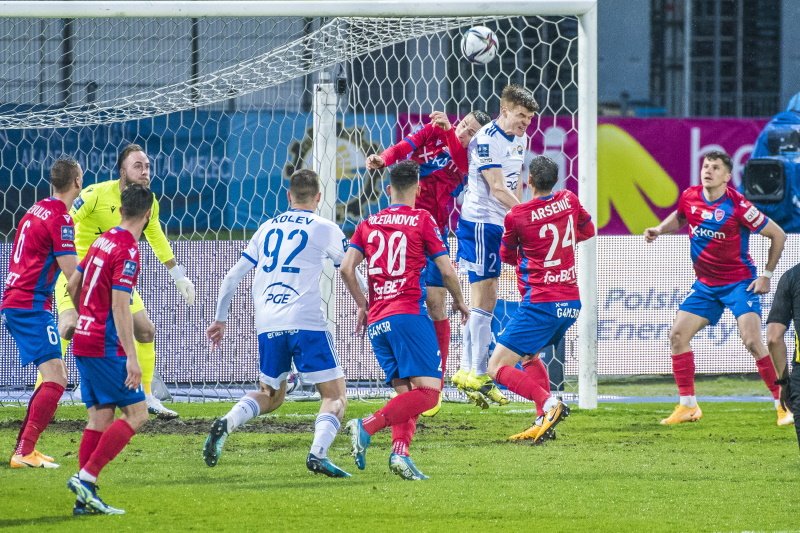 Raków Częstochowa rzutem na taśmę wygrał starcie ligowe w Mielcu